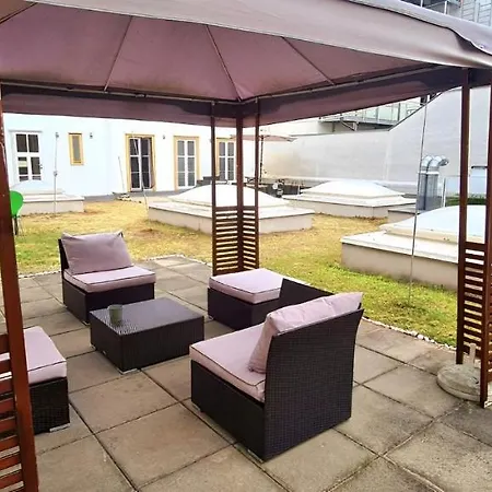 New & Central Marzstrasse City Apartment With Own Exit To The Inner Garden