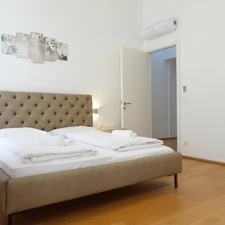 Apartments 4 You Red Star 8