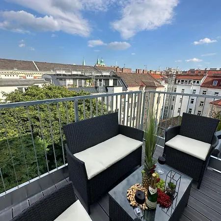 Contemporary Apartment With Stunning Views 20