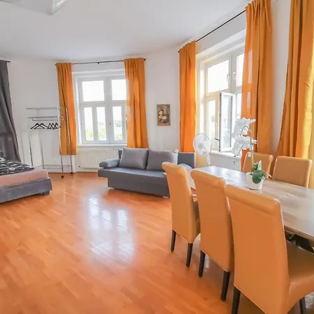 Family 3 Bedroom Apartment Lv7