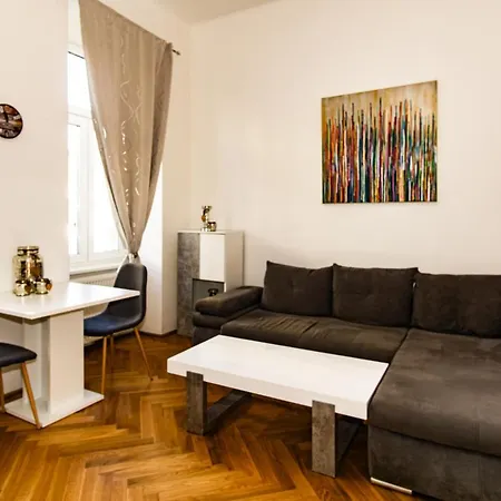 Raimond Apartment