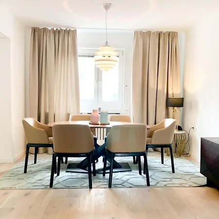 Villa Luxury Suburb House - Bright, Quiet, Beautiful