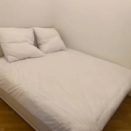 Komfortables Zimmer Nahe U-Bahn