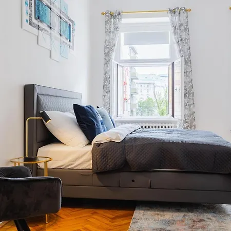 120 M2 4-Rooms Apartment In A City Center