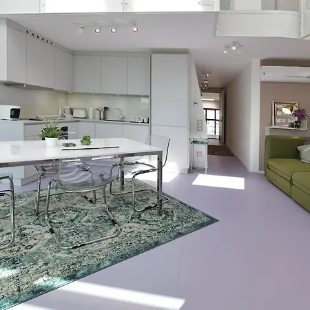 Julius 26 - Duplex Apartment 5 Mins To City Center