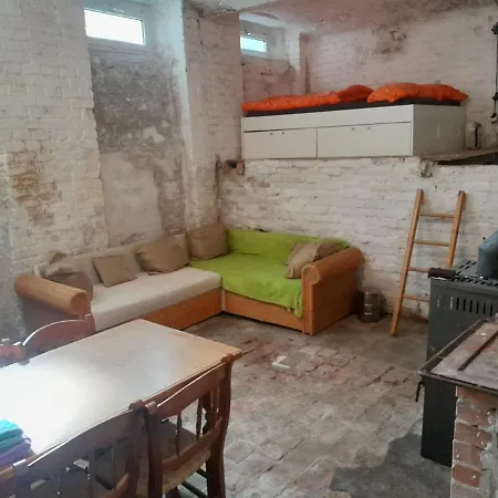 Ferienwohnung Hip Center Basement Studio