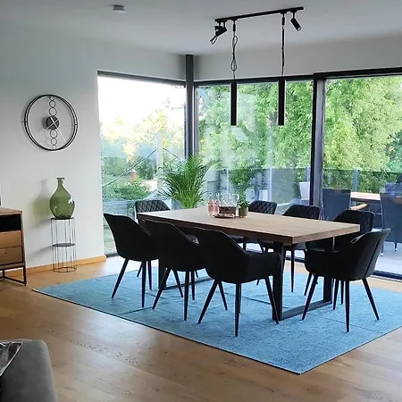 Luxuriöses Penthouse: UN City View & Private Lift