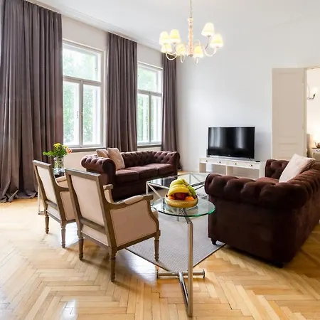 Large Luxury Residence Near Townhall & Votivkirche