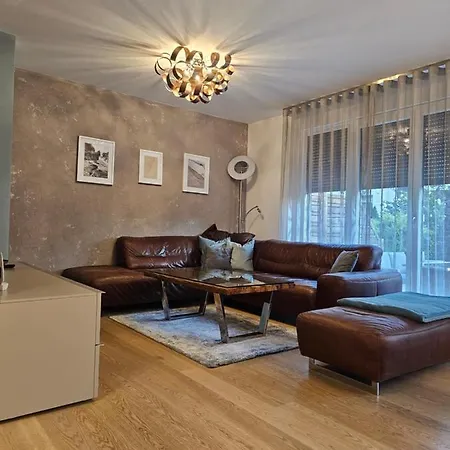 Cosy & Elegant Cityhouse With Garden