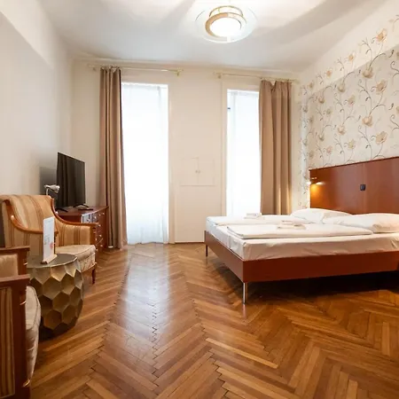 Central Spacious Apartment With A King-Size Bed