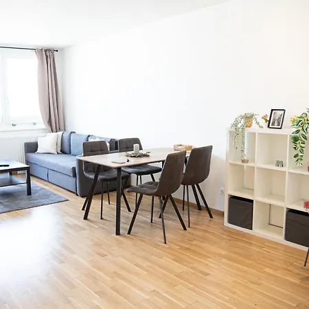 Bright & Modern - Balcony - Apartment