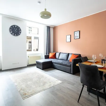 Enjoy Apartments, Quiet Street, Apartment With Two Bedrooms Sleeps 6 Ac