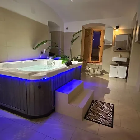 African Paradise With Jacuzzi & Sauna