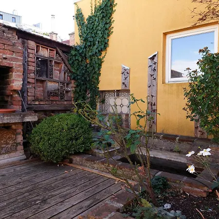 Hidden Garden - 160 M² - Min To City Shuttle Apartment