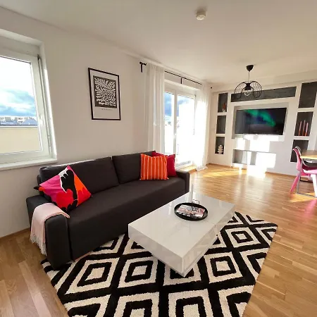 Penthouse Near Central Station With Free Parking