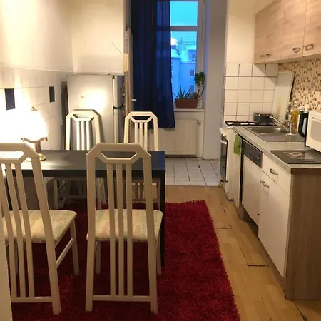 Ha Anh Host Wien