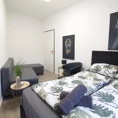 Zx Triple Room In Meidling