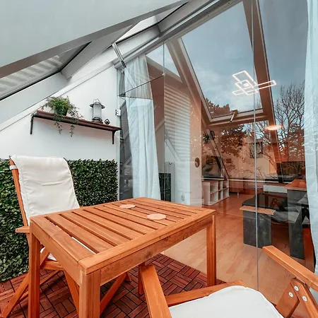 Schoenbrunn Gardens Vienna Apartment