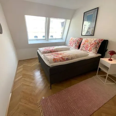 Central & Modern In Trendy Area L Hg22