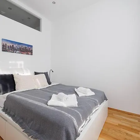 Modern Central City Apartment - Netflix 2 Bedroom