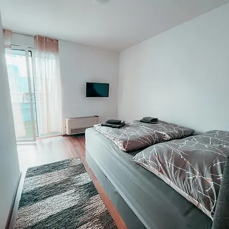 Vienna Shopping Center 3 Apartment