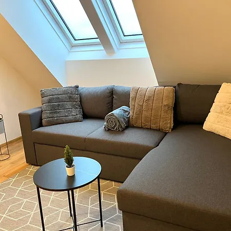 Free Parking / Brandnew With Air Condition And Balcony