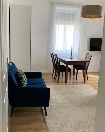 Family * Coupe Hit * U1 Subway * 2 Beds Appartement