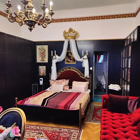 Hotel Luxury Near Castle