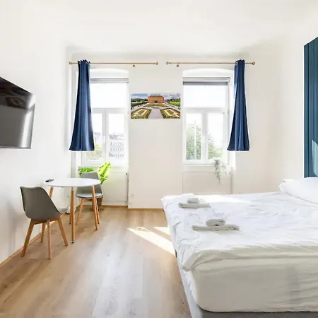 Apartment Near Schoenbrunn & Metro