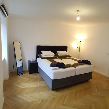 Top Apartment