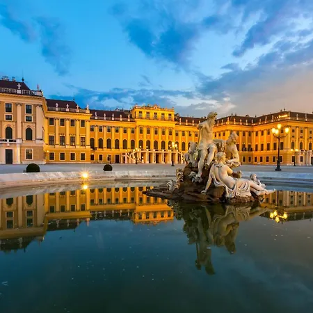 Luxe View Schoenbrunn Suite