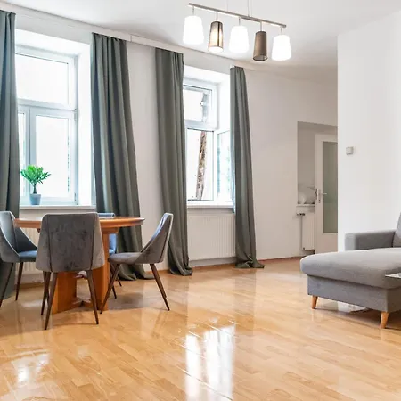 Welcoming 3Br Budget Apt. Well Connected