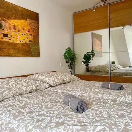 60 M2 Central Rooftop Apartment With Ac