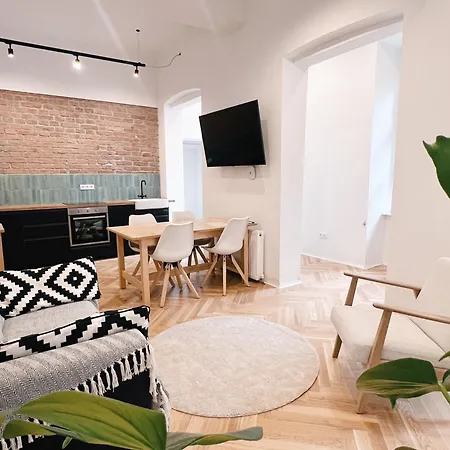 Central Loft Apartment Near Belvedere Castle