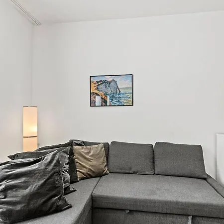 Modern Apartment Near City Center 1Br