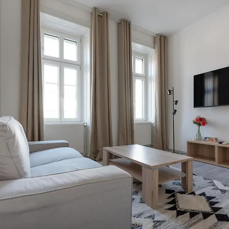 Lovely Apartment Near University