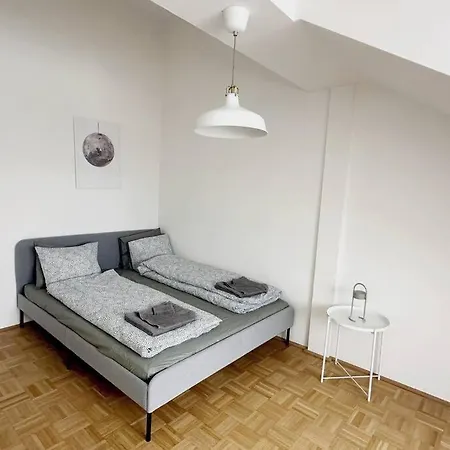 Cozy & New With Balcony View Apartment
