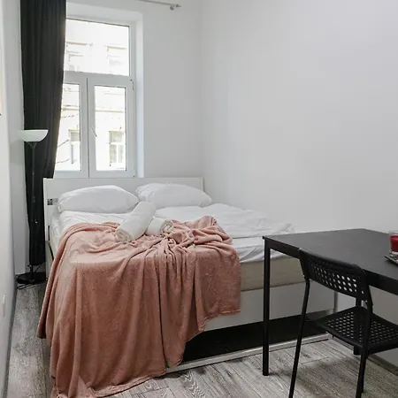 Affordable 5-Br Shared Apartment / Enkplatz U3 Getaway