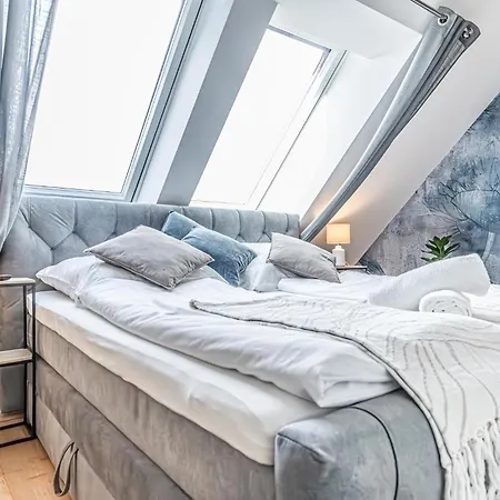 Luxury 2Br And 1Lr Apartment With Balcony - 9 Min To Center