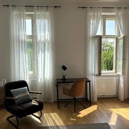 Casa Nostra - Moderne Lichtdurchflutete Wohnung Am Augarten