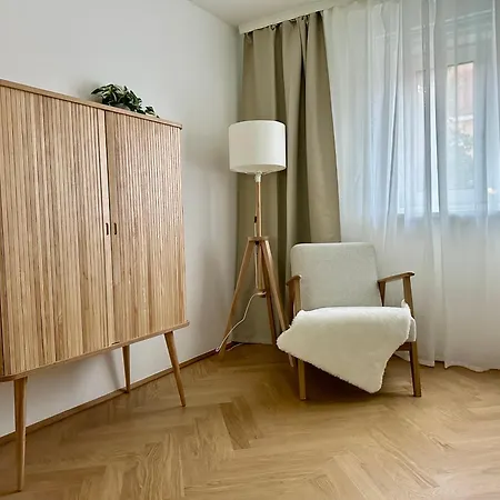 Viviane Paulos Apartment - Stylish Apartment At Wienerberg