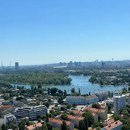 High-End Apartment Close To Metro And Uno-City With E-Parking