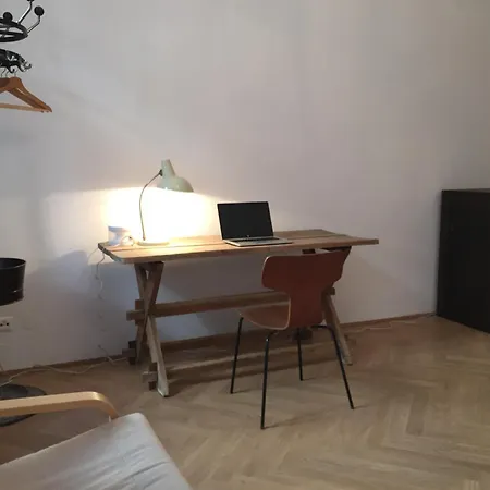Small City Studio 1150 Top 2