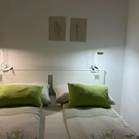 Best Rated Central Apartment Vienna - Ac, Wifi, 24H7Days Self Check-In, Board Games, Netflix