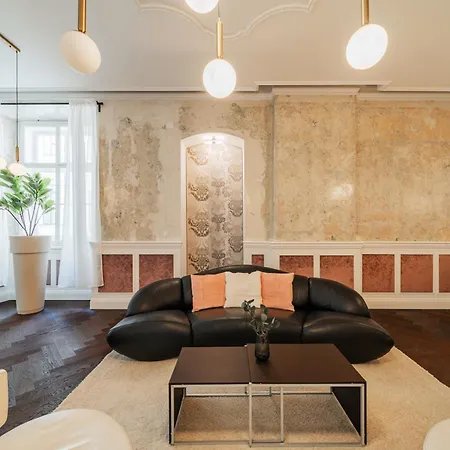 Luxury Suite In Best Location