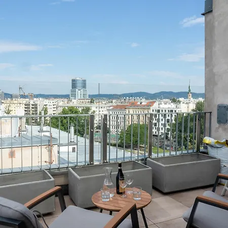 360 View Loft 3 Apartment
