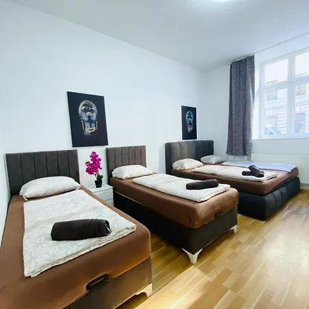 Family Studio In Schoenbrunn Area