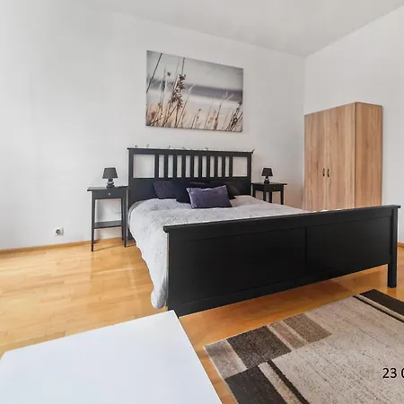 Three-Bedroom Delight, King-Size Beds