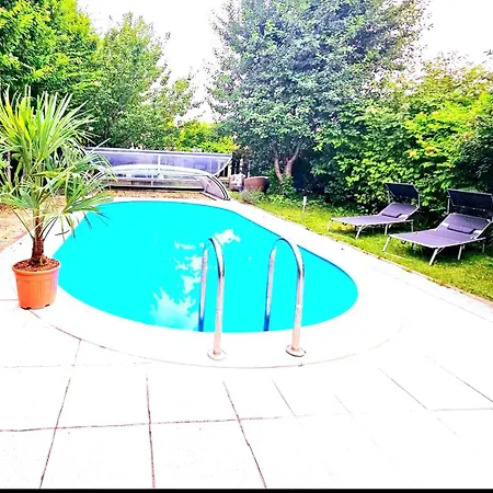 Villa With Pool - Big Garden - Barbecue - Free Parking