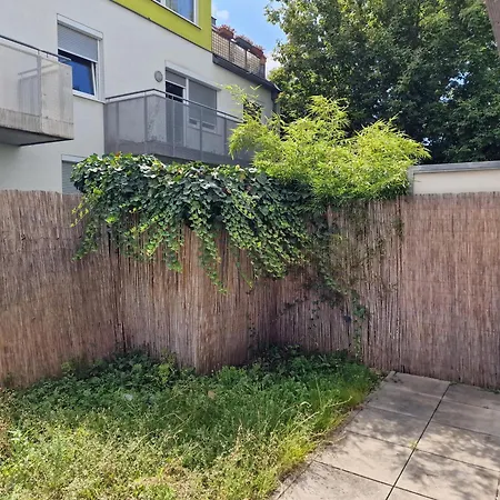Vienna Danube Garden Apartment 22